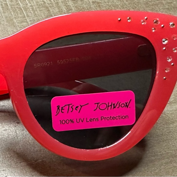 BETSEY JOHNSON- CAT EYE BITTY BLING SUNGLASSES (Red) ⚡️NWT⚡️ - Picture 3 of 11